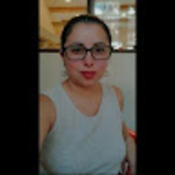 Meet your Posher, Nicole - Picture 1 of 1